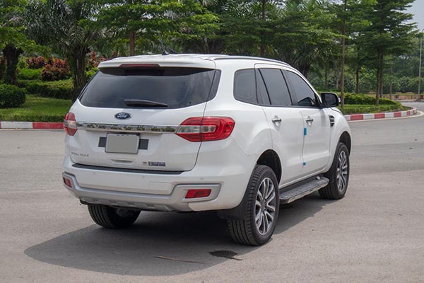 ford everest can tho duoi xe