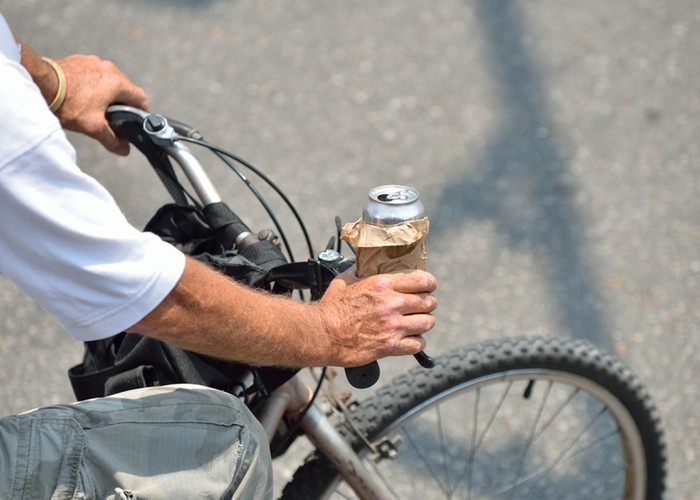 Không lái xe khi đã uống rượu, bia, kể cả đi xe đạp.