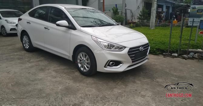 Bán Accent 1.4 MT màu trắng, xe giao ngay trong tháng 11 này, tặng phụ kiện 7 món