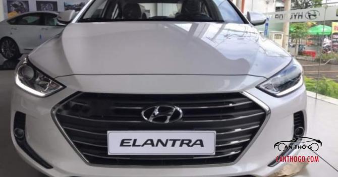 Bán Hyundai Elantra, kiểu dáng sang trọng, giá thành hấp dẫn