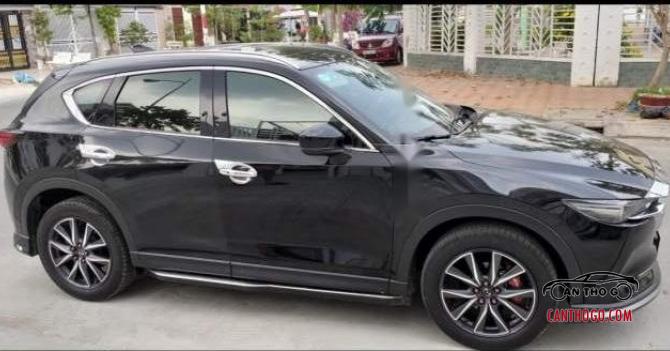 Bán Mazda CX 5 đời 2018, màu đen xe gia đình