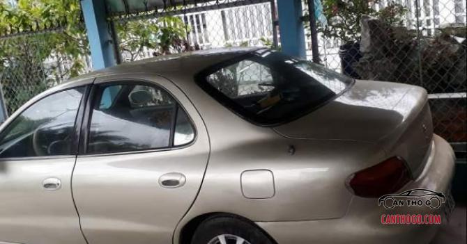 Bán ô tô Hyundai Elantra sản xuất 1995, màu vàng, nhập khẩu nguyên chiếc, 70tr
