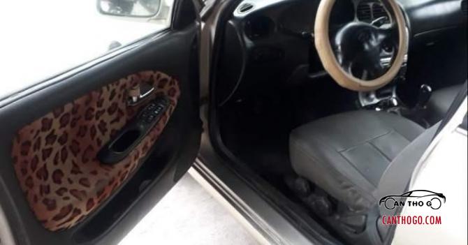 Bán ô tô Hyundai Elantra sản xuất 1995, màu vàng, nhập khẩu nguyên chiếc, 70tr