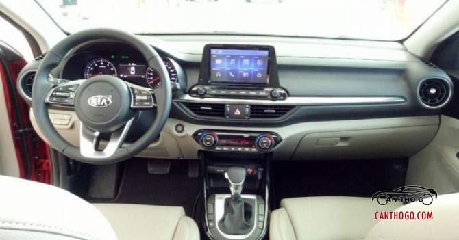 Cần bán xe Kia Cerato sản xuất 2019, màu đen