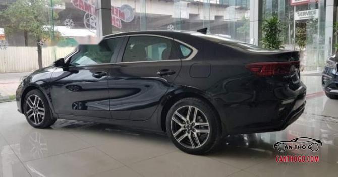 Cần bán xe Kia Cerato sản xuất 2019, màu đen